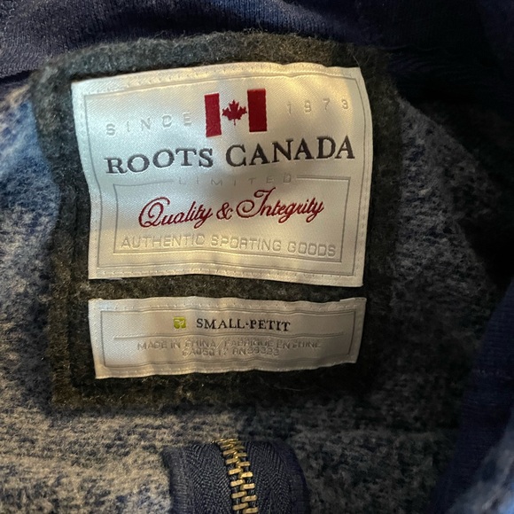 Women’s Roots long Roots hoodie. Perfect for tights. Size Small. - Picture 2 of 2